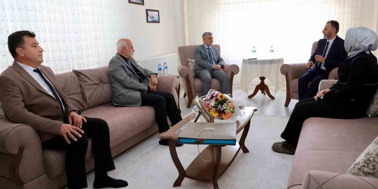 Niğde Valisi Cahit Çelik’ten Emekli Öğretmene Vefa Buluşması