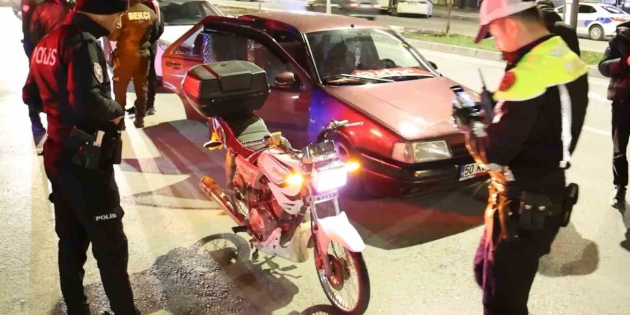 Abartı Egzoz Ve Standart Dışı Işıklı Motosiklet Sürücüsüne 13 Bin 776 Lira Ceza