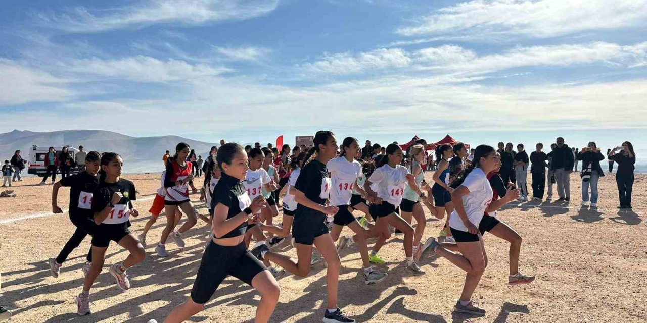 Eşref Aydın Bölgesel Kros Ligi Yarışları Niğde’de Gerçekleşti