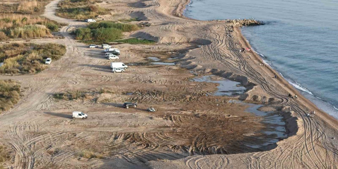 Antalya’da Kum Hırsızları Sahilleri Talan Etti, Kum Ocağına Dönen Sahiller Dronla Görüntülendi