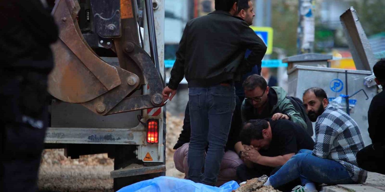 Ekmek Almaya Giderken Kepçenin Altında Kalan Yaşlı Adam Hayatını Kaybetti