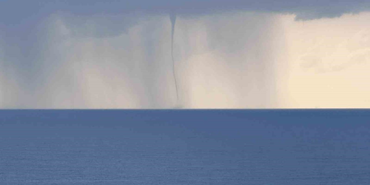 Antalya’da Ardı Ardına Çıkan Hortumlar Kamerada