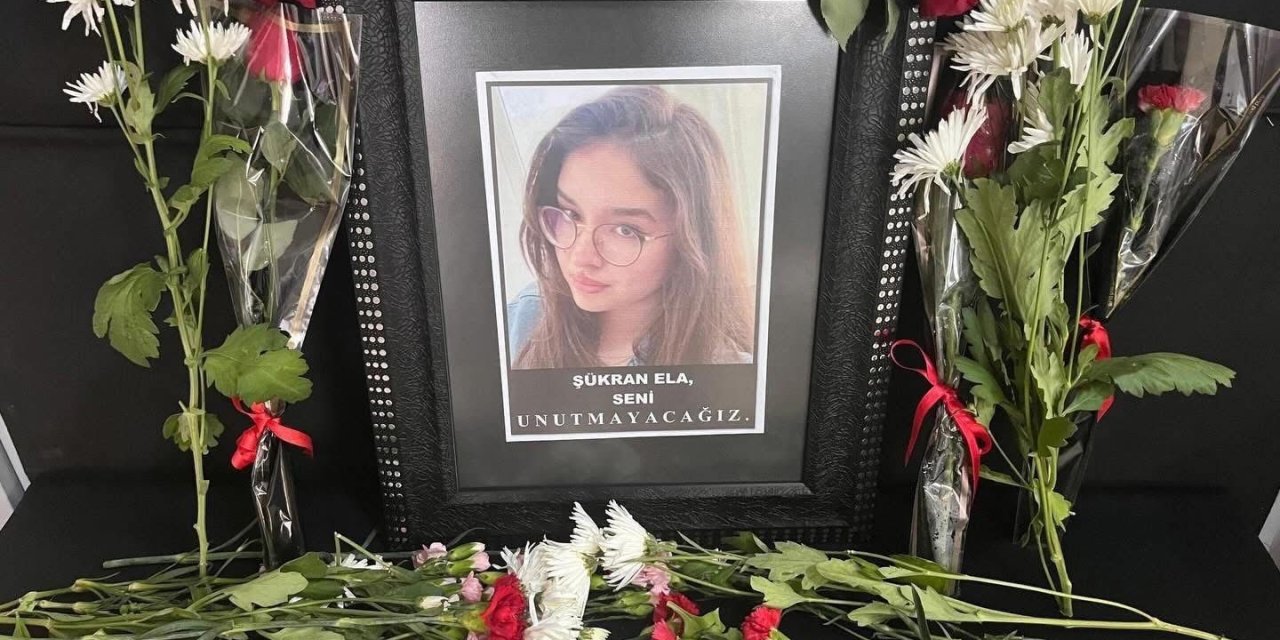 Kazada Hayatını Kaybeden Şükran’ın Sınıfındaki Sırasına Arkadaşları Çiçekler Bıraktı