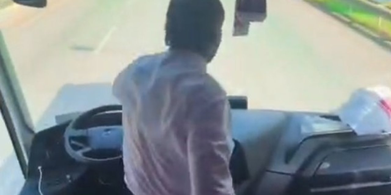 Taraftarları Deplasmana Götüren Şoför Araç Seyir Halindeyken Ayağa Kalkıp Oynadı