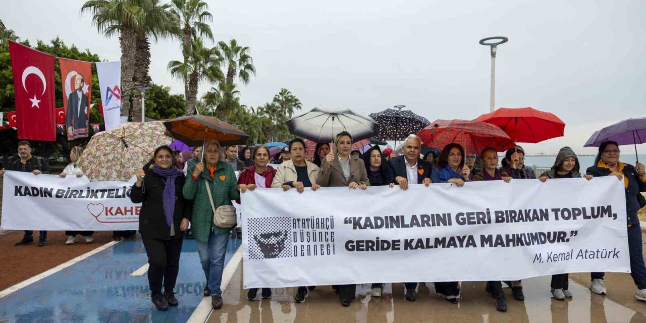 Mersin’de Kadınlara Yönelik Şiddete Karşı Farkındalık Etkinlikleri Düzenlendi