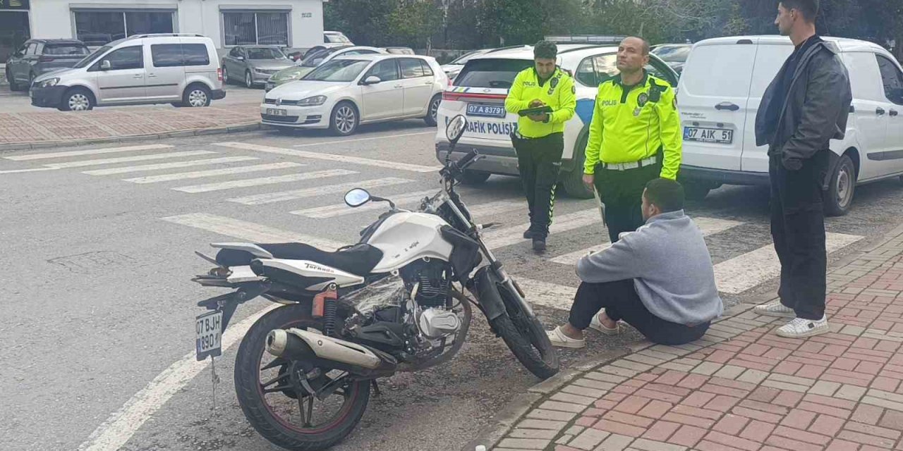 Otomobille Çarpışan Motosikletli Tedaviyi Kabul Etmedi