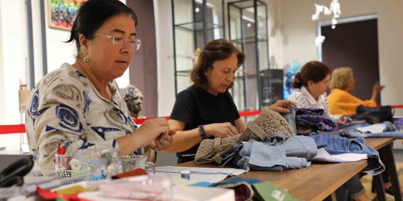 İleri Dönüşüm İle Eski Kıyafetler Ve Tekstil Atıkları Değerleniyor