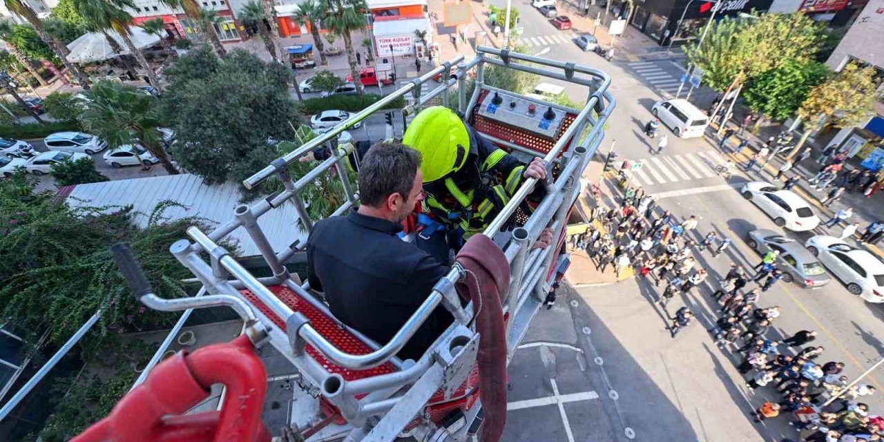 Mersin’de İş Merkezinde Yangın Ve Kurtarma Tatbikatı Yapıldı