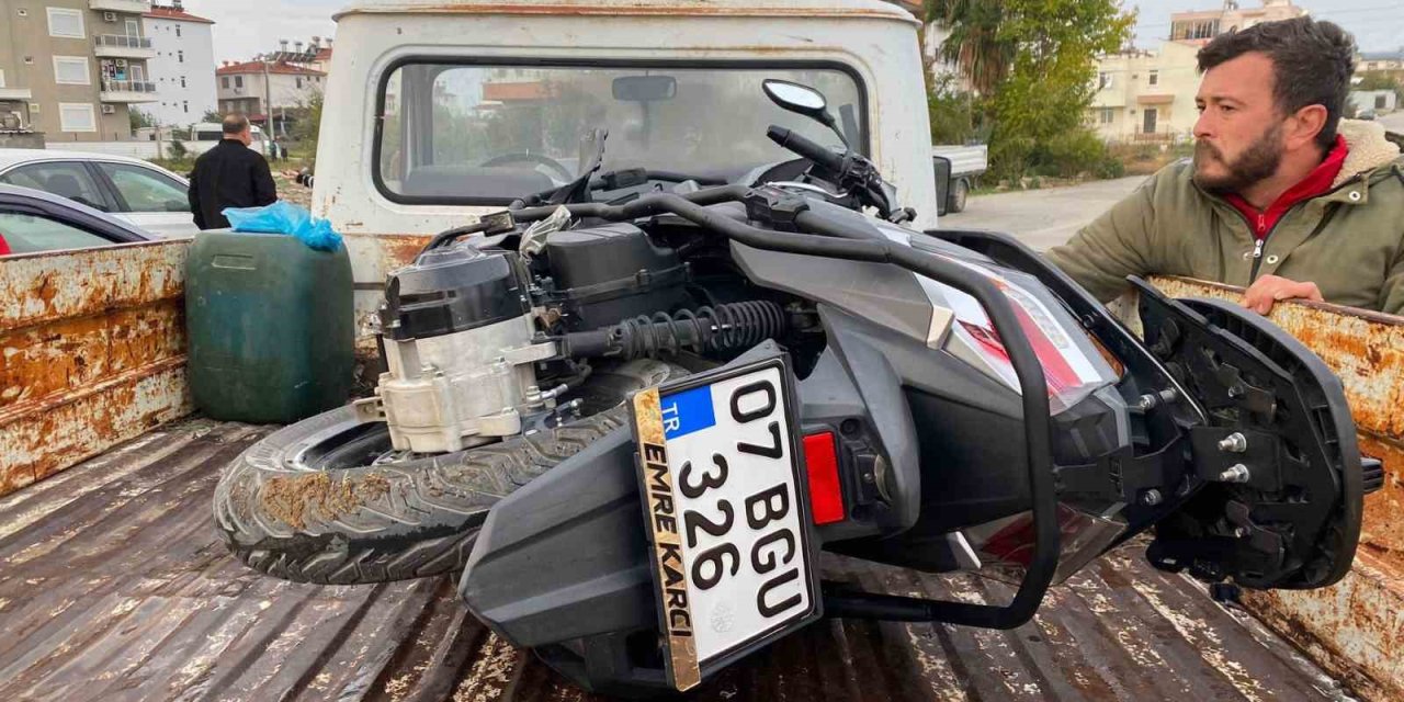 Antalya’da Otomobil Ve Motosiklet Çarpıştı: 2 Yaralı