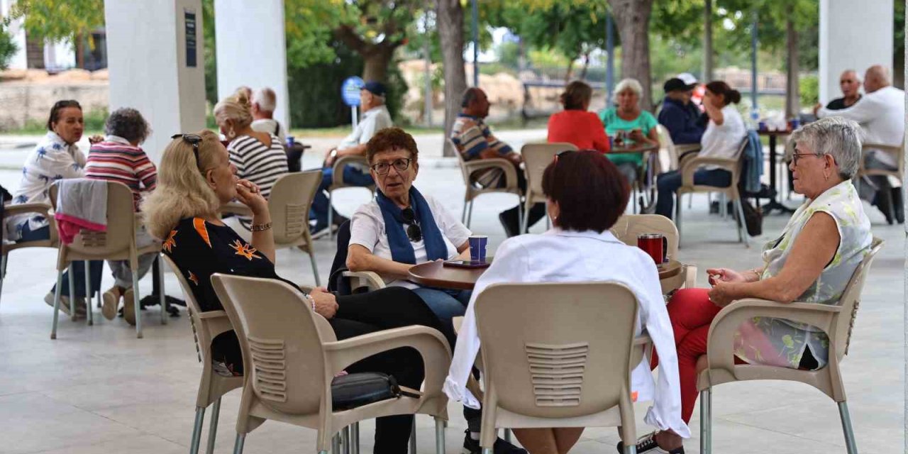 Antalya’da Emekli Kahveleri İlgi Görüyor