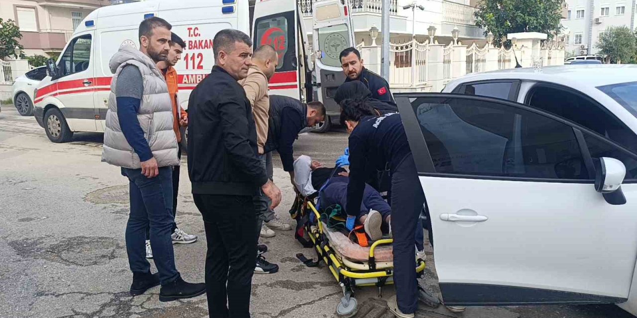 Antalya’da Hafif Ticari Araç İle Otomobil Çarpıştı: 1 Yaralı