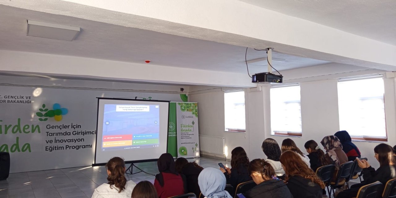 Karapınarlı Gençler ‘hüyük Tarım Kampı’na Katıldı