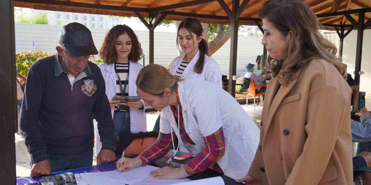 Konyaaltı’nda Vatandaşlara Diyabet Ve Kanser Bilgilendirmesi