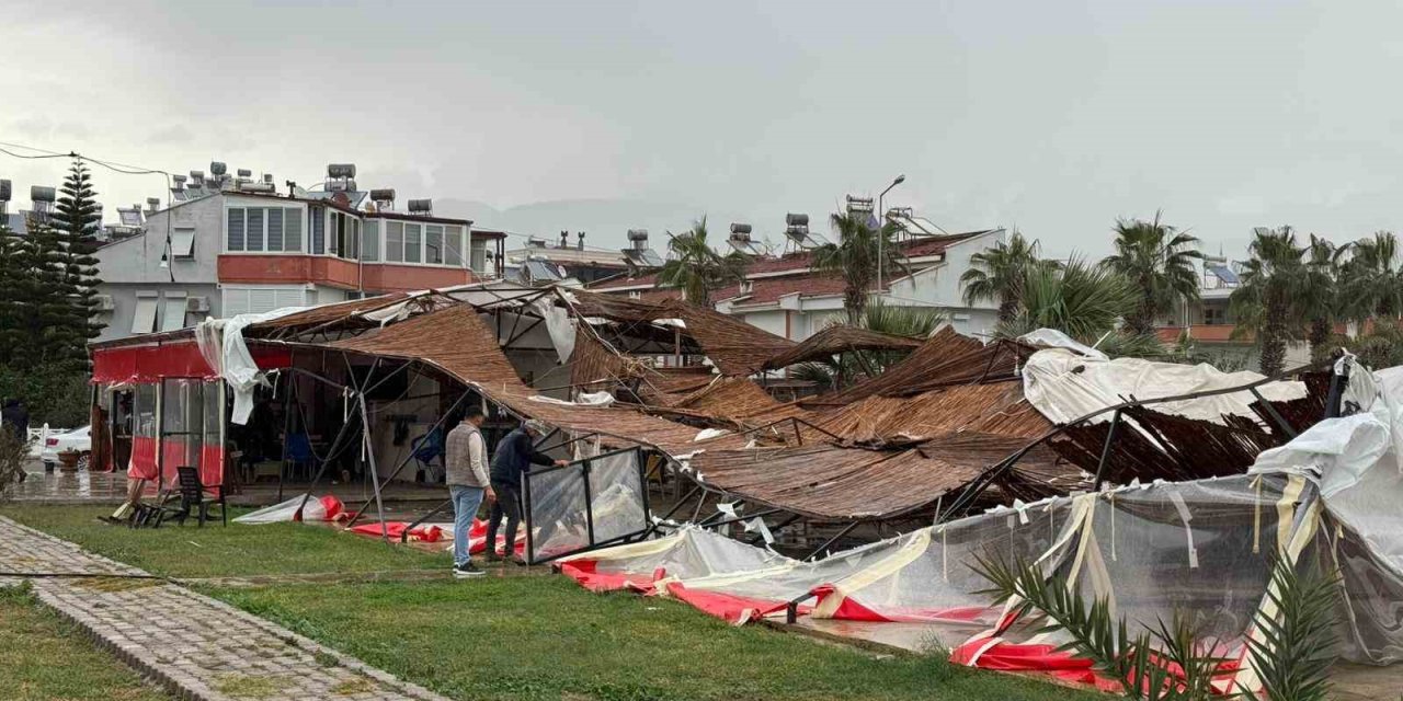 Akdeniz’de Hortum Kıyı Şeridini Vurdu: İş Yerleri Ve Evler Zarar Gördü