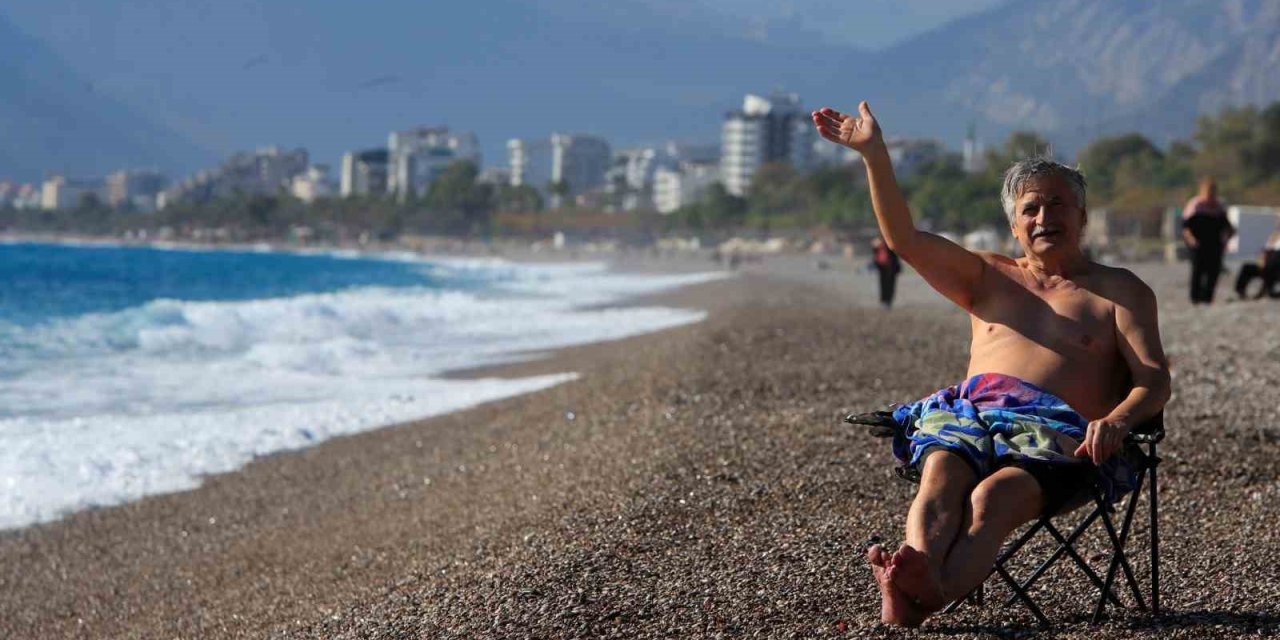 Antalya’da Dün Yağmur Ve Fırtına, Bugün Deniz Keyfi