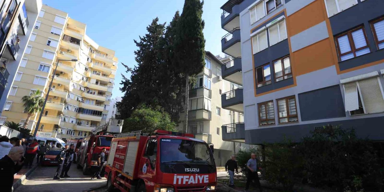 Antalya’da Teras Katta Çıkan Yangın Paniğe Neden Oldu