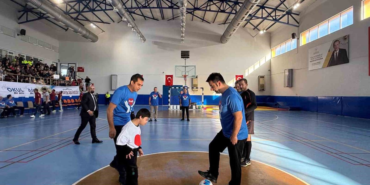 3 Aralık Dünya Farkındalık Günü Gazipaşa’da Özel Öğrencilerin Katılımıyla Kutlandı