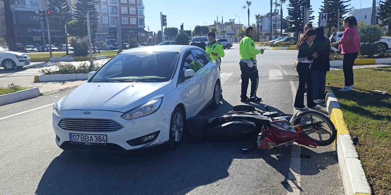 Yaya Geçidinde Otomobil İle Motosiklet Çarpıştı: 1 Yaralı