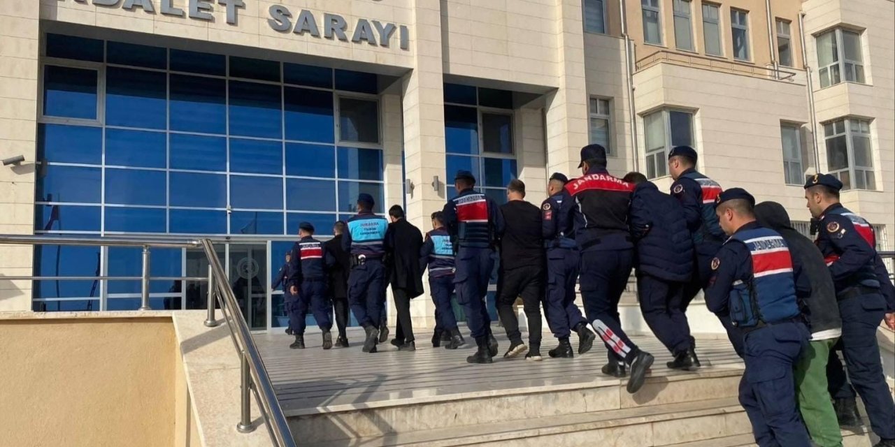 Mersin’de Tekneye Kaçak Sigara Operasyonu: 6 Tutuklama