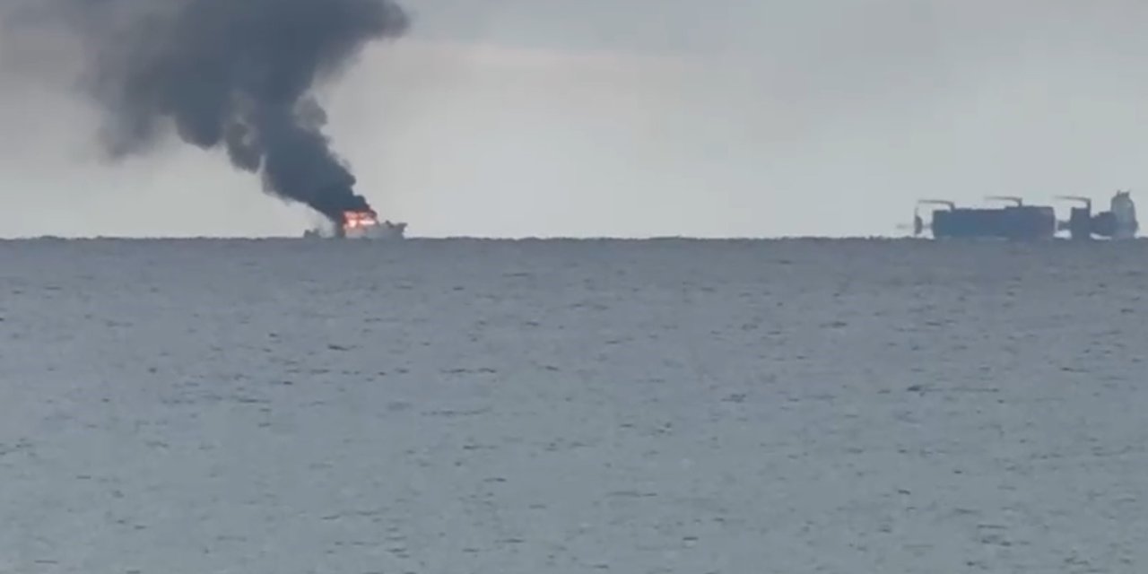 Kalkan Açıklarında Alev Alan Lüks Teknedeki Kaptan Sahil Güvenlik Ekiplerince Kurtarıldı