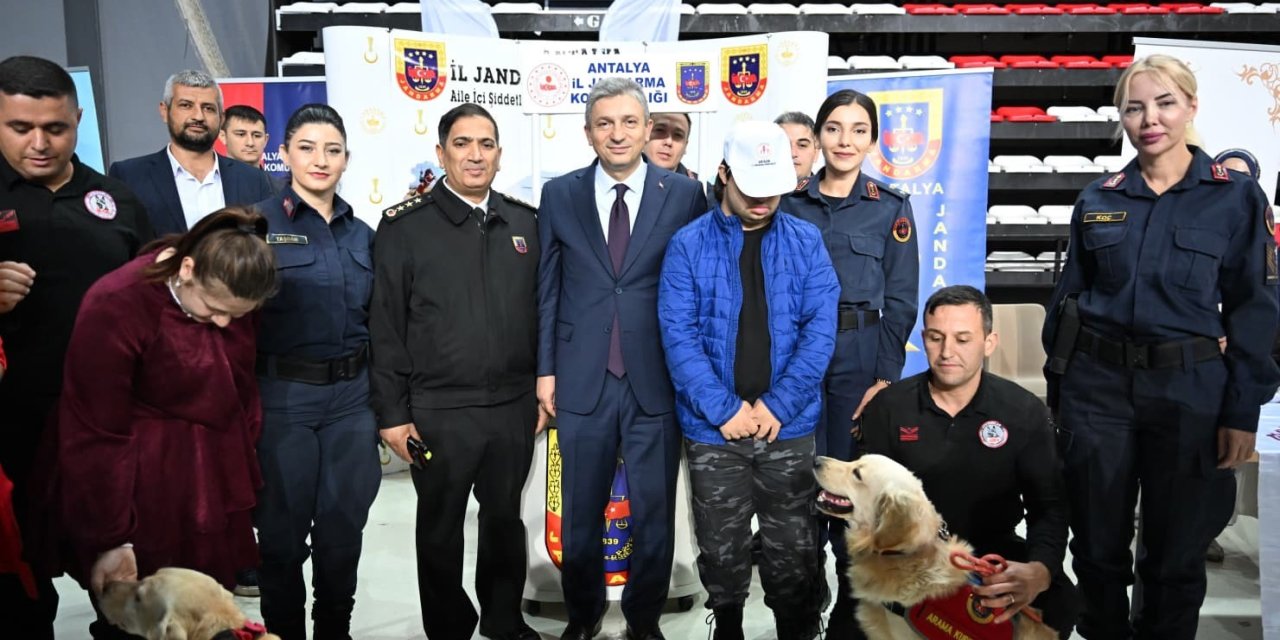 Antalya’da Engeller Sevgiyle Aşılıyor