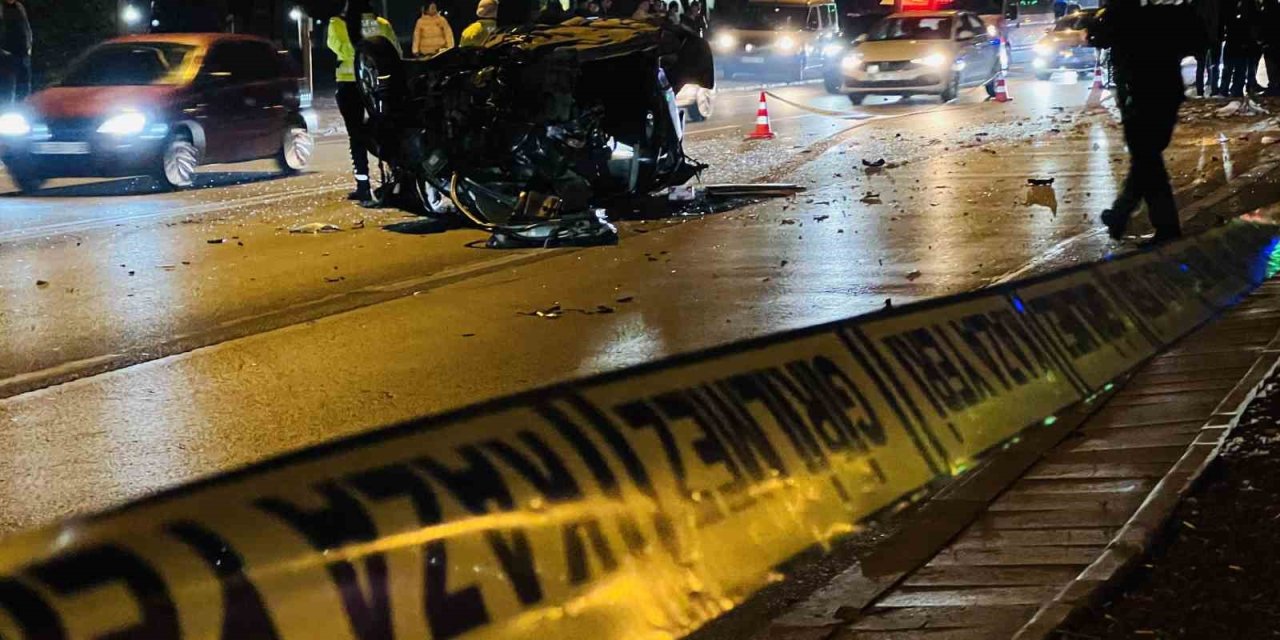 Kontrolden Çıkıp Ağaca Çarpan Otomobil Alev Aldı: 1’i Ağır 2 Yaralı