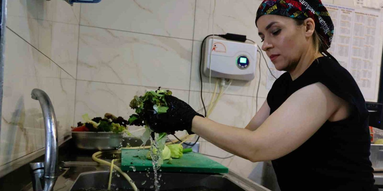 Büyükşehir Ekdağ Tesislerinde Sebze Ve Meyveler Ozonlu Su Ve Gazla Yıkanıyor