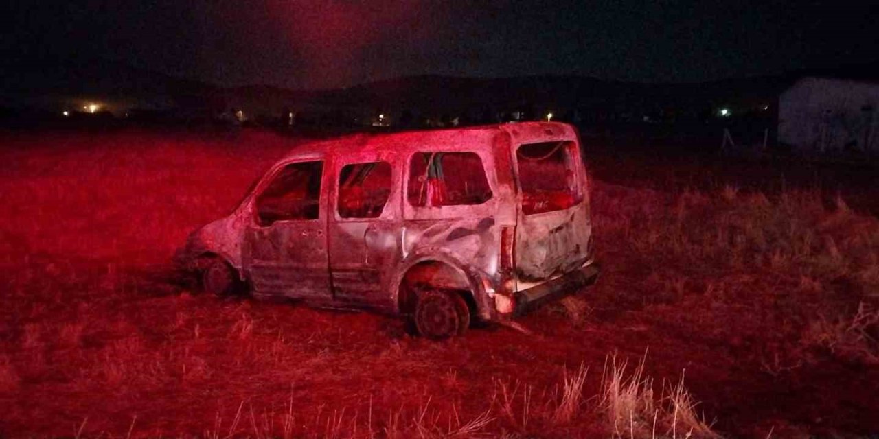 Garajdaki Araç Ve Evde Çıkan Yangın Korkuttu