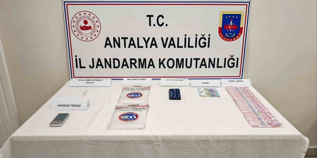 Araçta Yapılan Aramada 1 Kilo 185 Gram Metamfetamin Ele Geçirdi