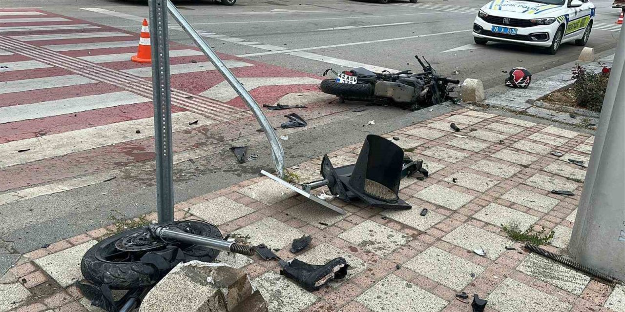 Kazada Parçalanan Motosikletin Sürücüsü Ağır Yaralandı