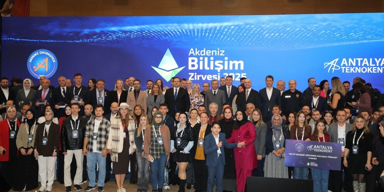 9. Akdeniz Bilişim Zirvesi Başladı, Geleceğin Teknolojisi Antalya’da Masaya Yatırılıyor