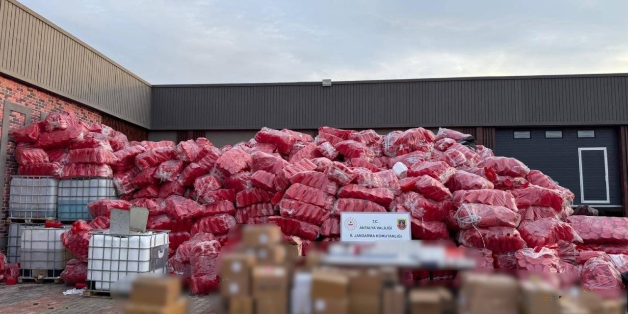 Antalya’da Kaçak Alkol Operasyonu: 52 Bin Litre Etil Alkol Ele Geçirildi