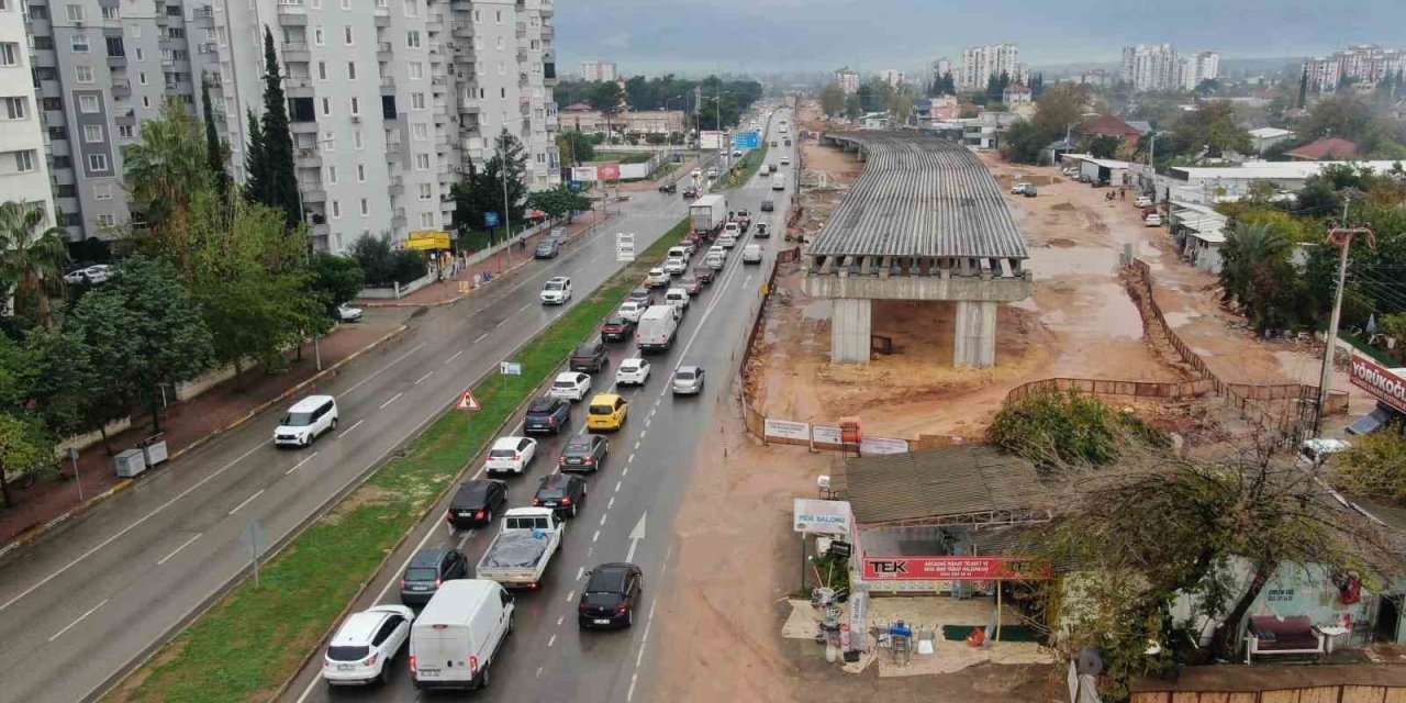 Yapımı Devam Eden Köprülü Kavşak İnşaatı Pideciye Takıldı