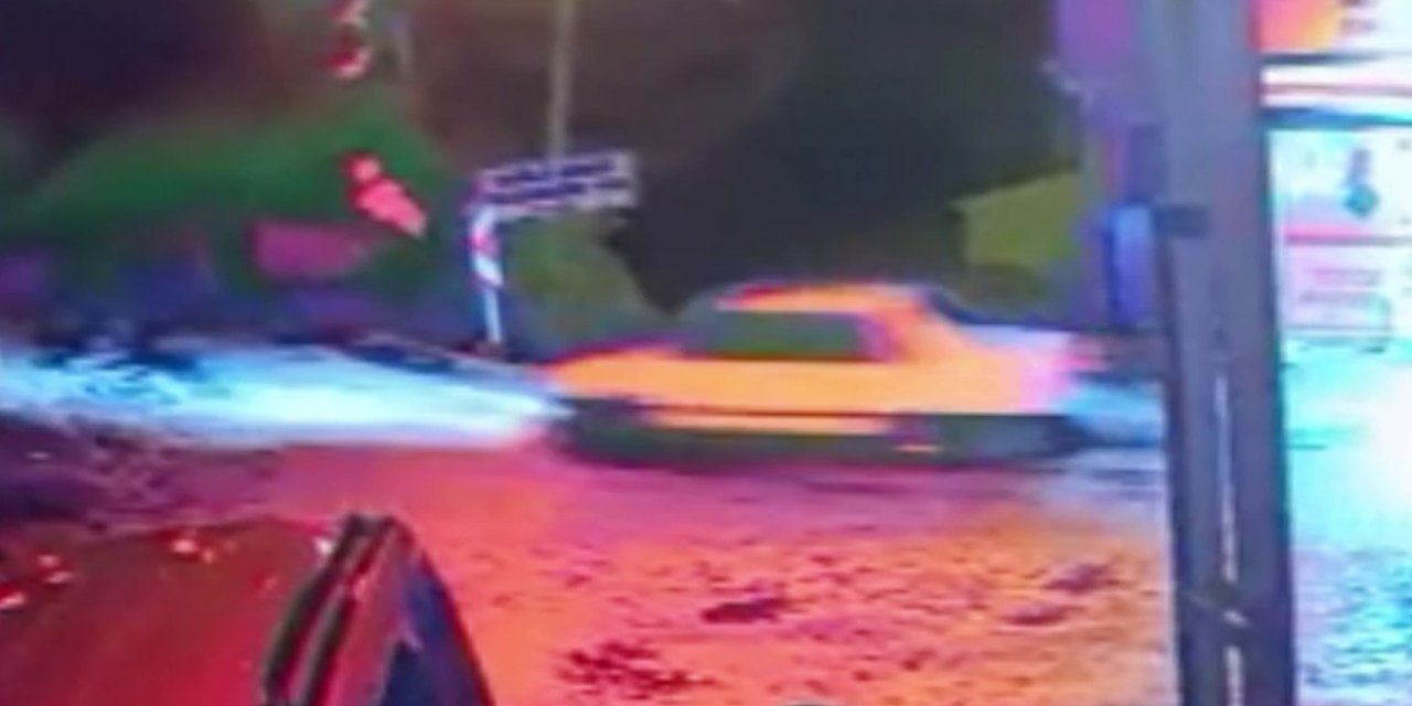 Otomobilin Metrelerce Aşağı Düştüğü O Anlar Kameraya Yansıdı: 2 Yaralı