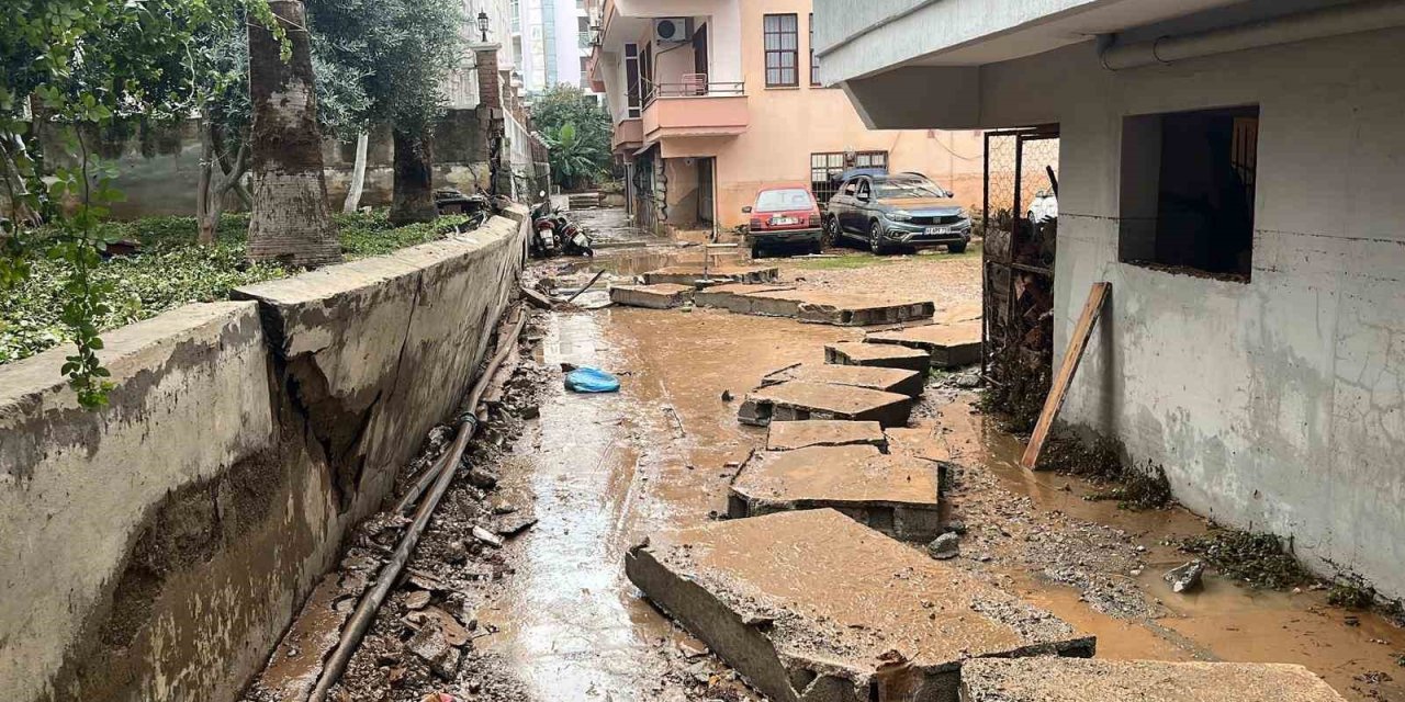 15 Dakikalık Yağmur Alanya’yı Felç Etti Zararın Boyutu Ertesi Gün Ortaya Çıktı