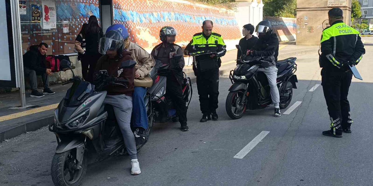 Manavgat’ta Motosikletlilerin Kask Ve Eldiven Kullanım Oranı Yüzde 90
