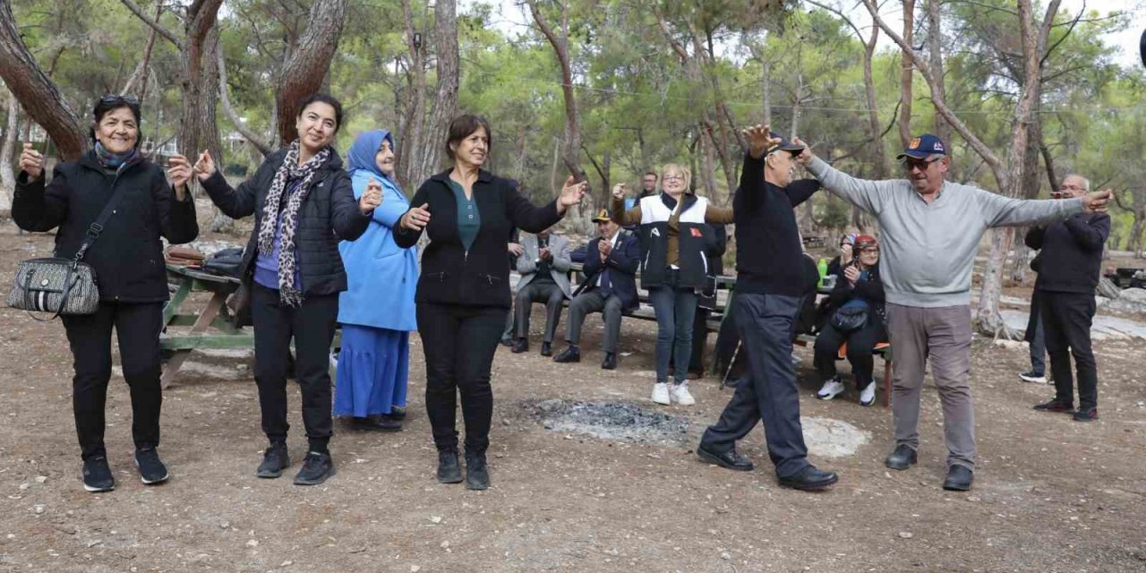 Kıbrıs Gazileri Ve Aileleri Piknikte Buluştu