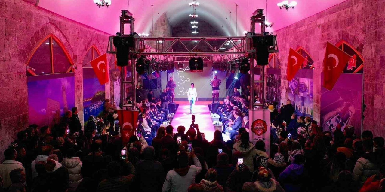 "zamanın Ve Zarafetin İzinde: Niğde" Sergisi Açıldı