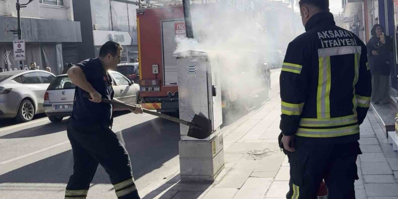 Elektrik Panosundaki Yangın Paniğe Neden Oldu