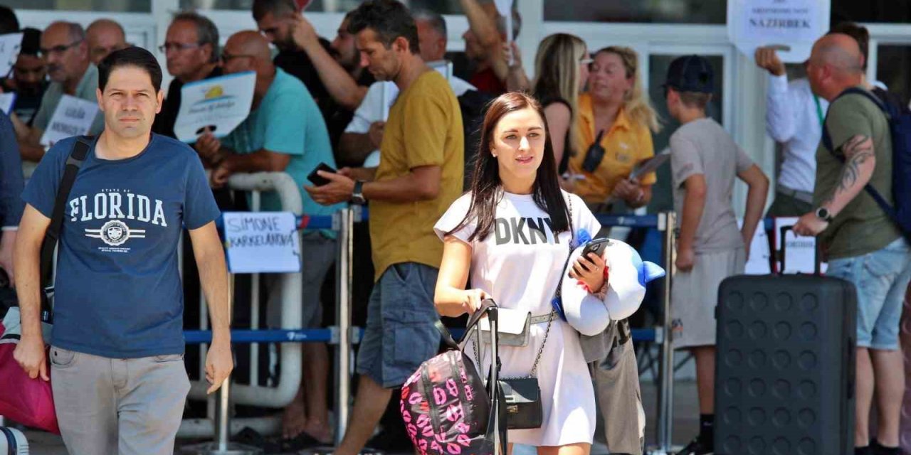 Rus Ve Avrupalı Turistler Yılbaşına Antalya’da Girecek