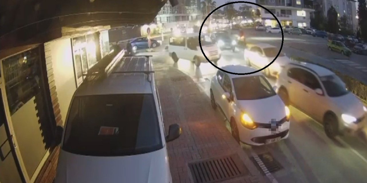 Kavşakta Motosikletle Otomobil Çarpıştı: 1 Yaralı