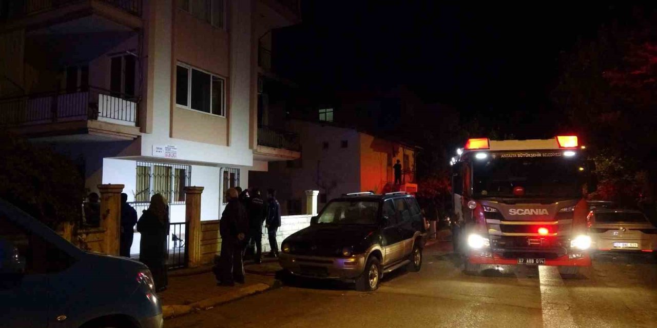 Dairede Çıkan Yangında 3’ü Çocuk 4 Kişi Dumandan Etkilendi