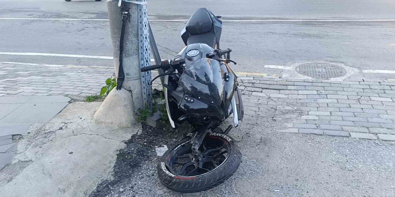 Motosiklet Otomobile Çarptı: 1 Yaralı