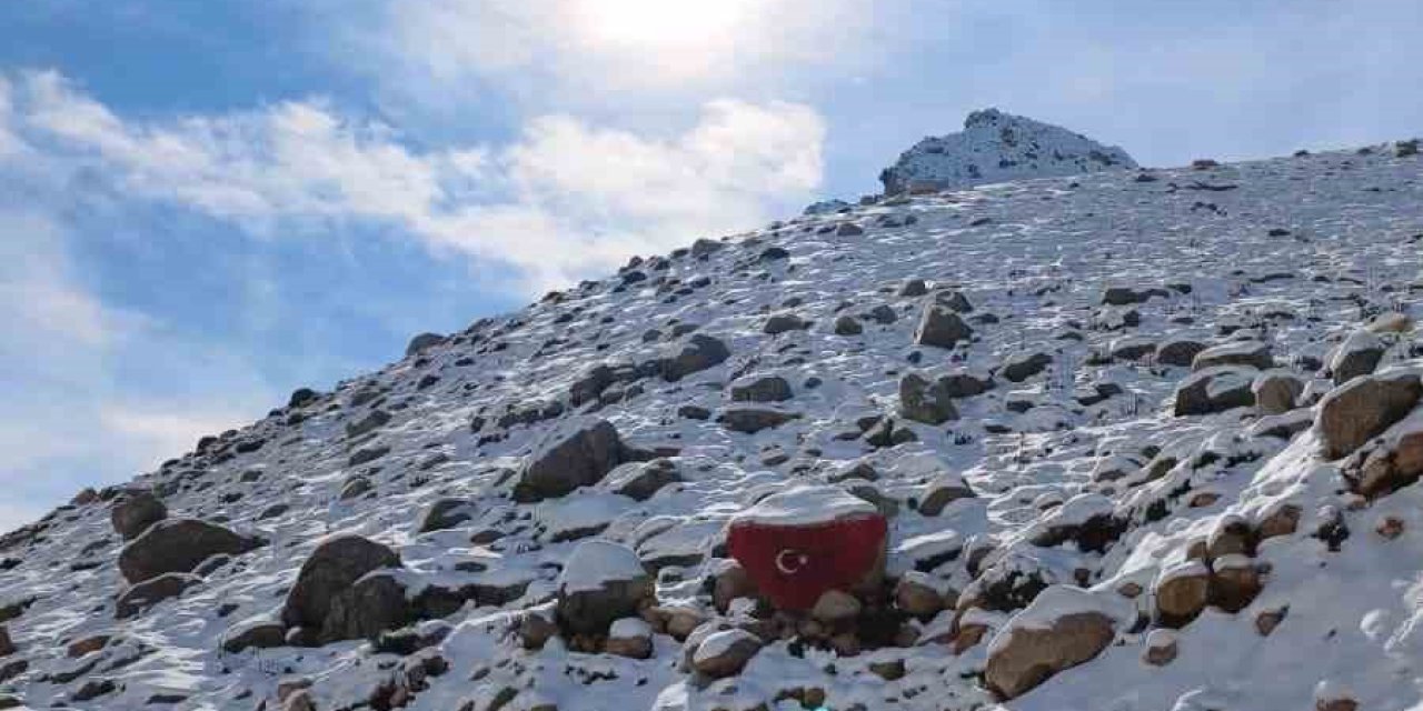 Kaş’ın Yüksek Kesimleri Beyaza Büründü