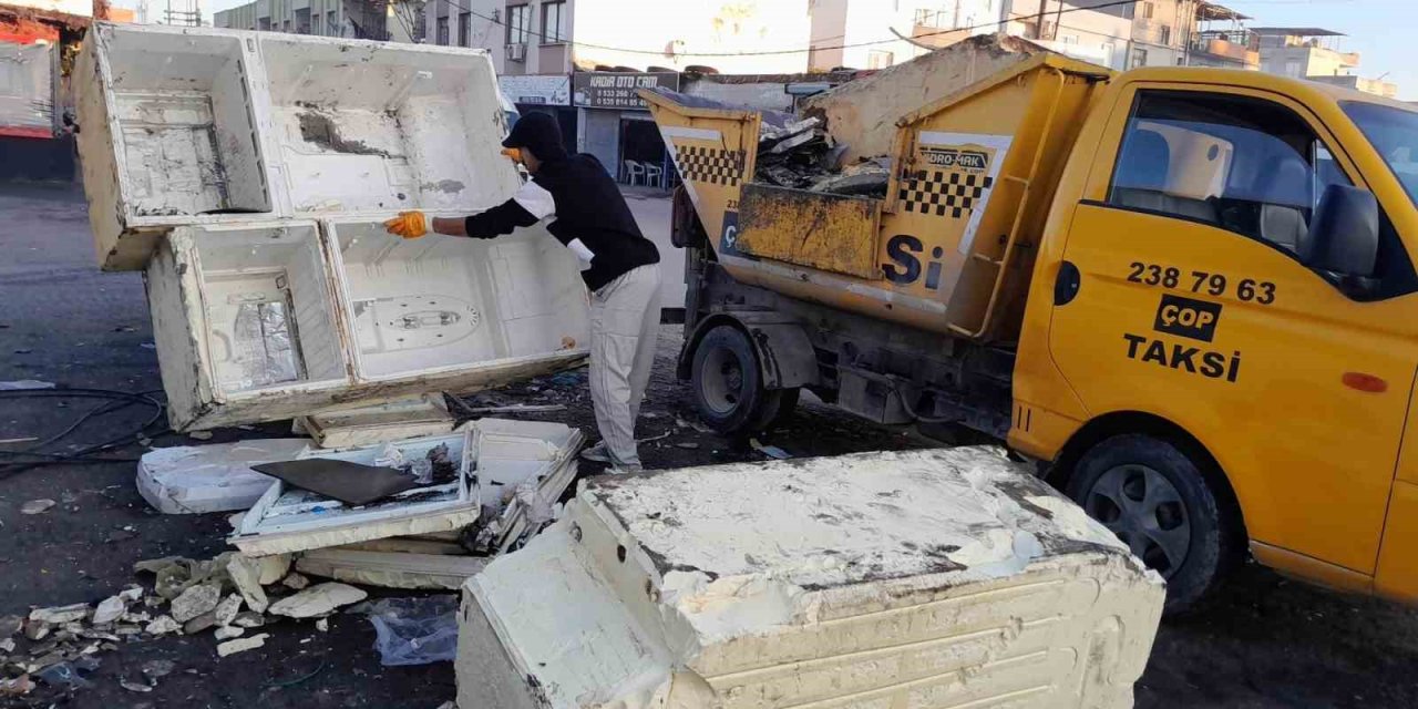 Akdeniz’in Sokakları Mobilya Ve Hurda Atıklardan Arındırılıyor