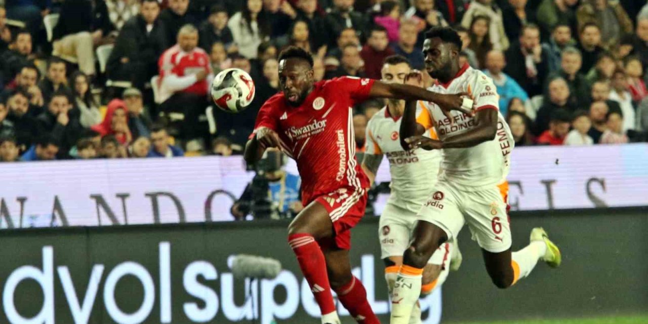 Trendyol Süper Lig: Antalyaspor: 0 - Galatasaray: 2 (ilk Yarı)