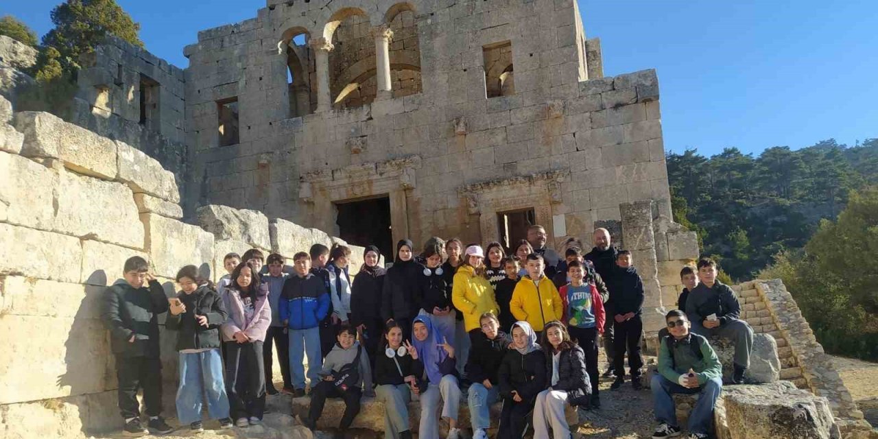 Mut Alahan Manastırı Yerli Ve Yabancı Turistlerin İlgi Noktası Oldu