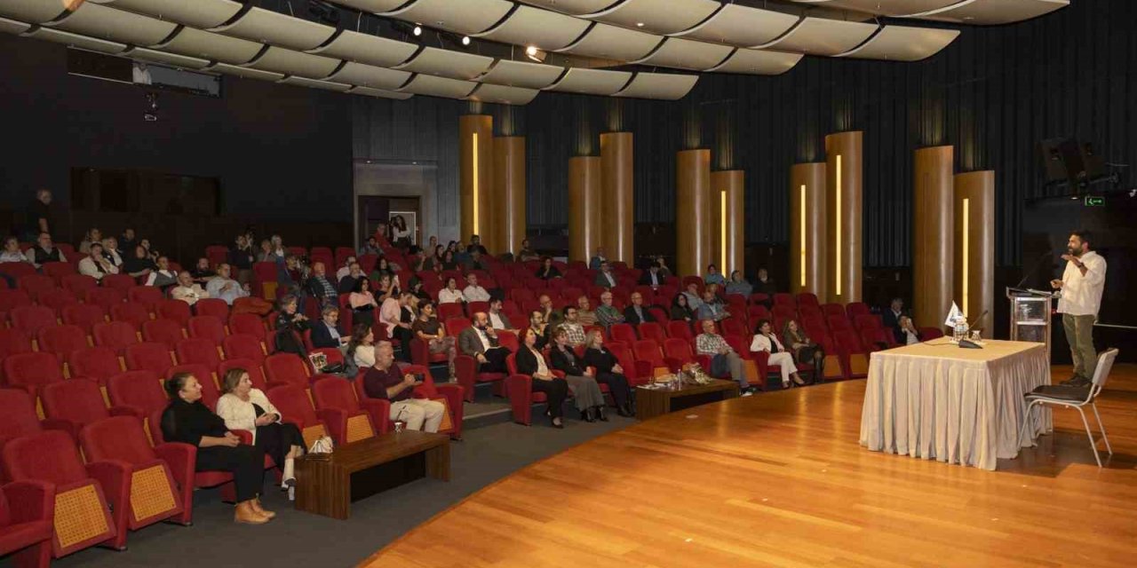 Kültür Politikaları Semineri Mersin’in Sanat Hafızasına Işık Tuttu