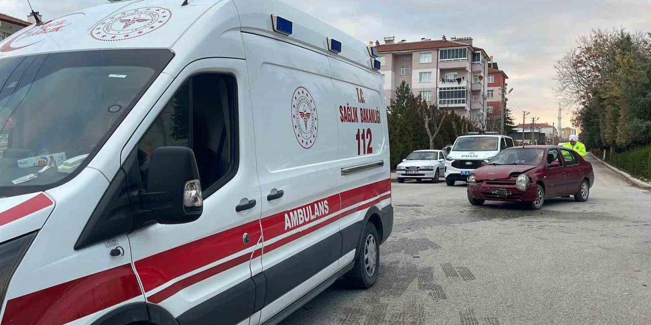 Karaman’da Otomobiller Çarpıştı: 3 Yaralı