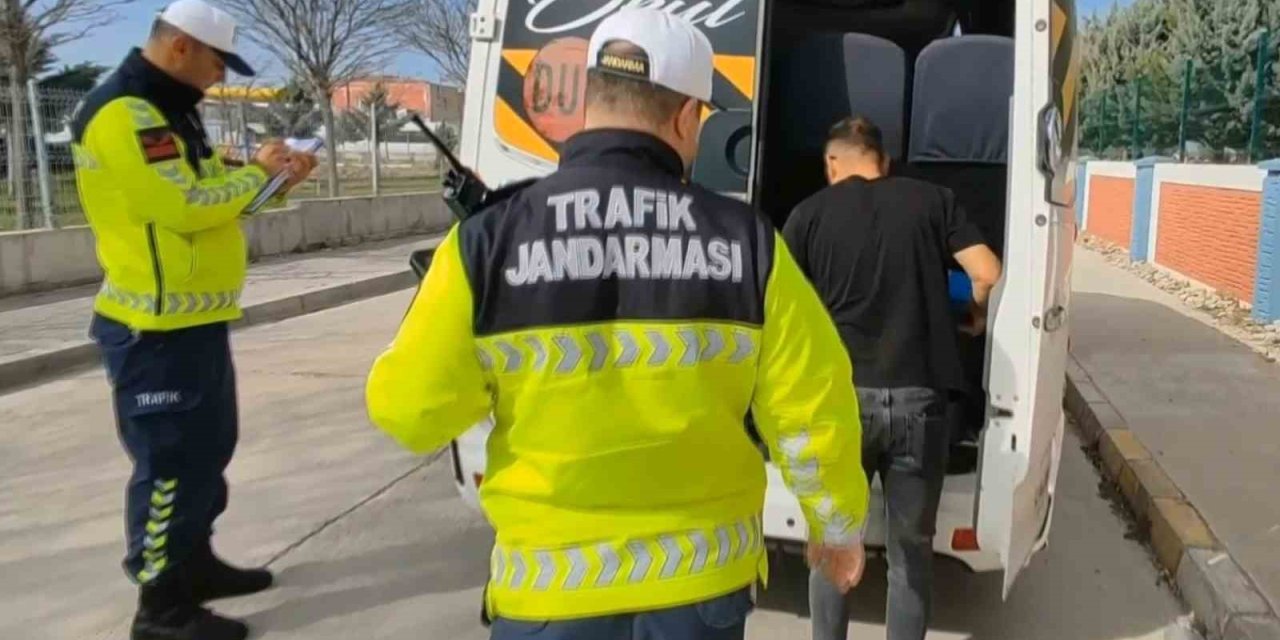 Aksaray’da Trafik Jandarması Okul Servislerini Aralıksız Denetliyor
